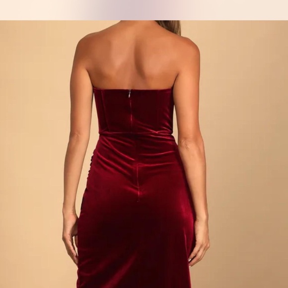 Lulus Glamorous Celebrations in Red/ Burgundy velvet
2 available large and Med - Picture 2 of 9